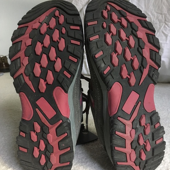 Waterproof BearPaw hiking shoes - Picture 5 of 6